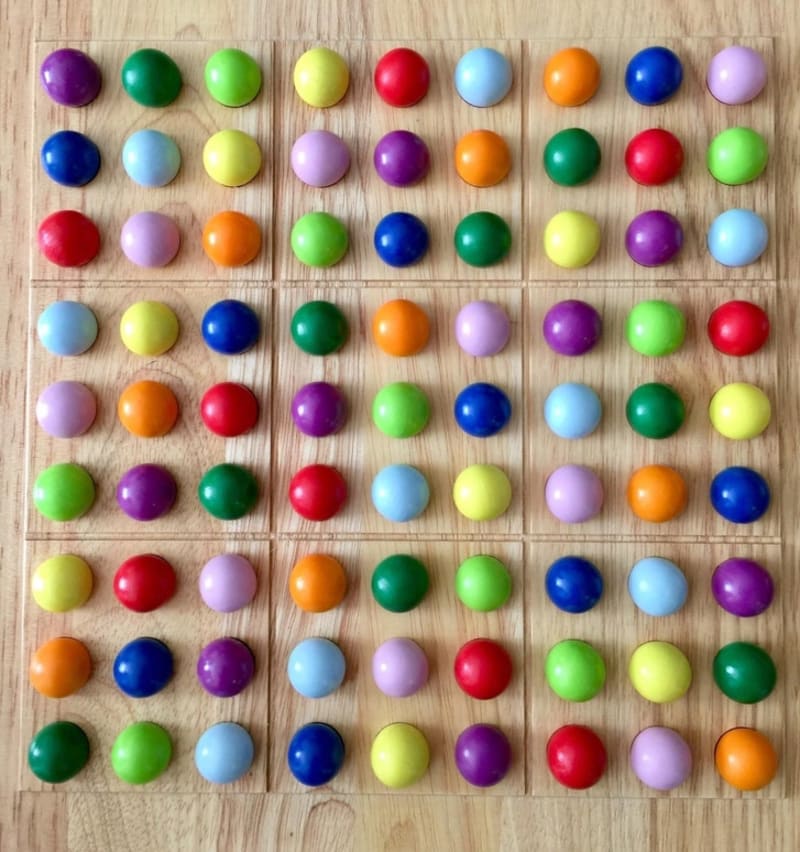Sudoku s barvami místo čísel