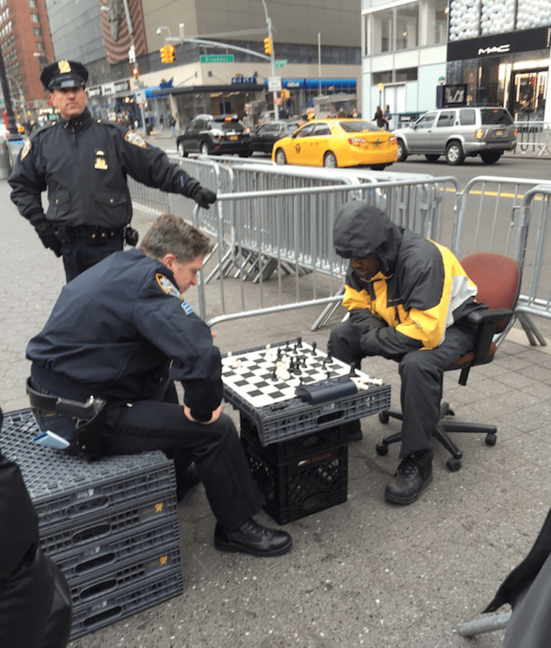 Partička šachu s bezďáky