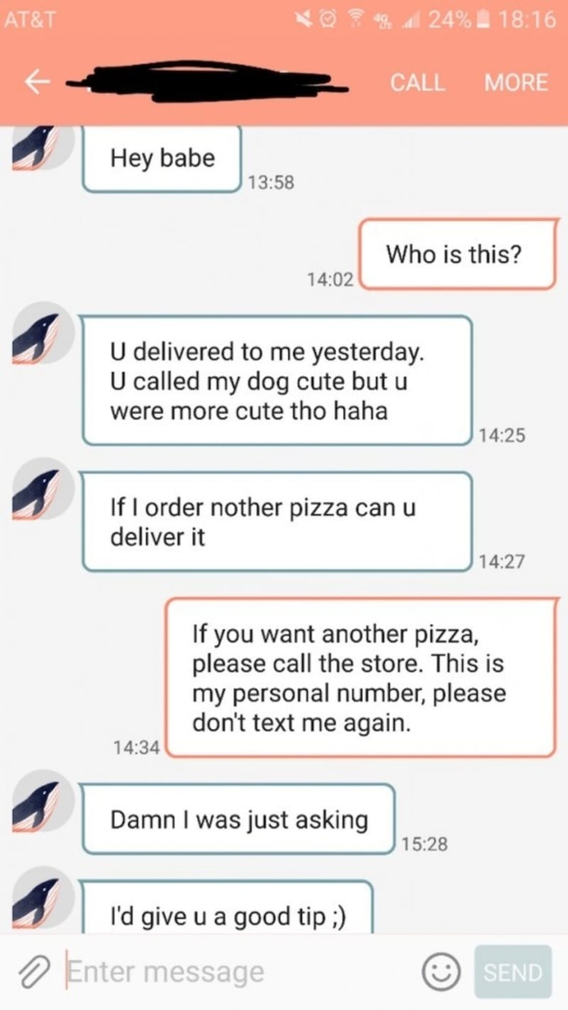 Muž obtěžoval roznašečku pizzy.