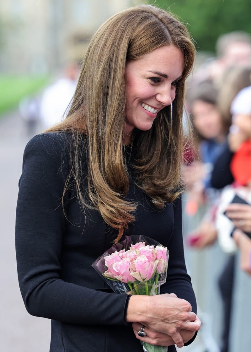 Princezna Kate se raději věnovala davu.
