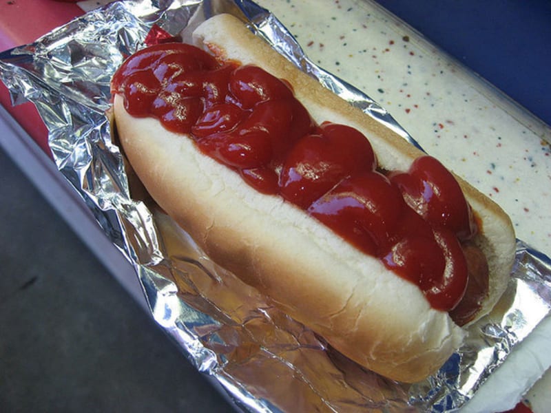 Hot dog? Možná spíš kečup s rohlíkem?