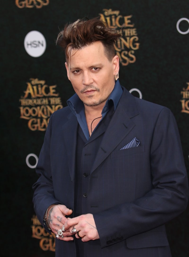 Johnny Depp utrácí měsíčně 50 milionů korun.