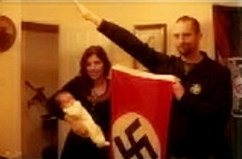 Rodiče, kteří pojmenovali dítě po Hitlerovi, byli obviněni z členství v neonacistiké skupině 2