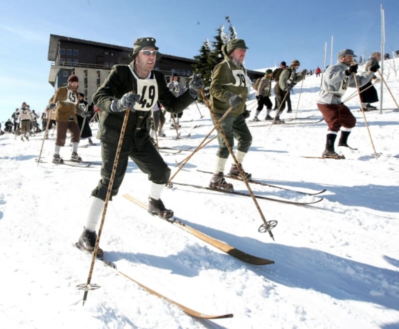 Konečně je to tady, lyžařská sezona odstartovala. Vleky už fungují v Branné na Šumpersku, na Kvildě i v Krkonoších. Oprašte lyže a hurá do hor.