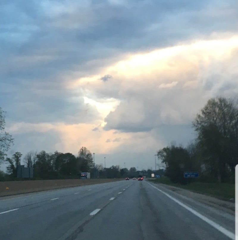 Tenhle mrak vypadá jako žralok.