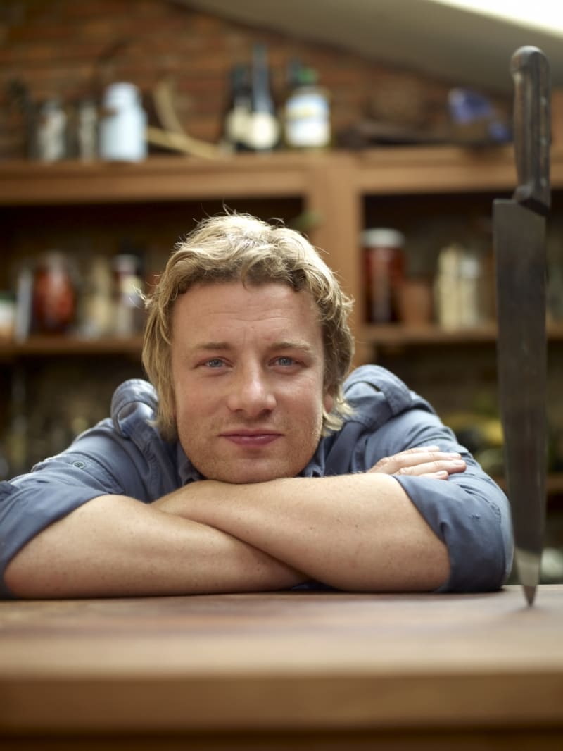 Jamie Oliver... splnil si sen, jeho koníček, láska k vaření, ho živí a dost dobře...