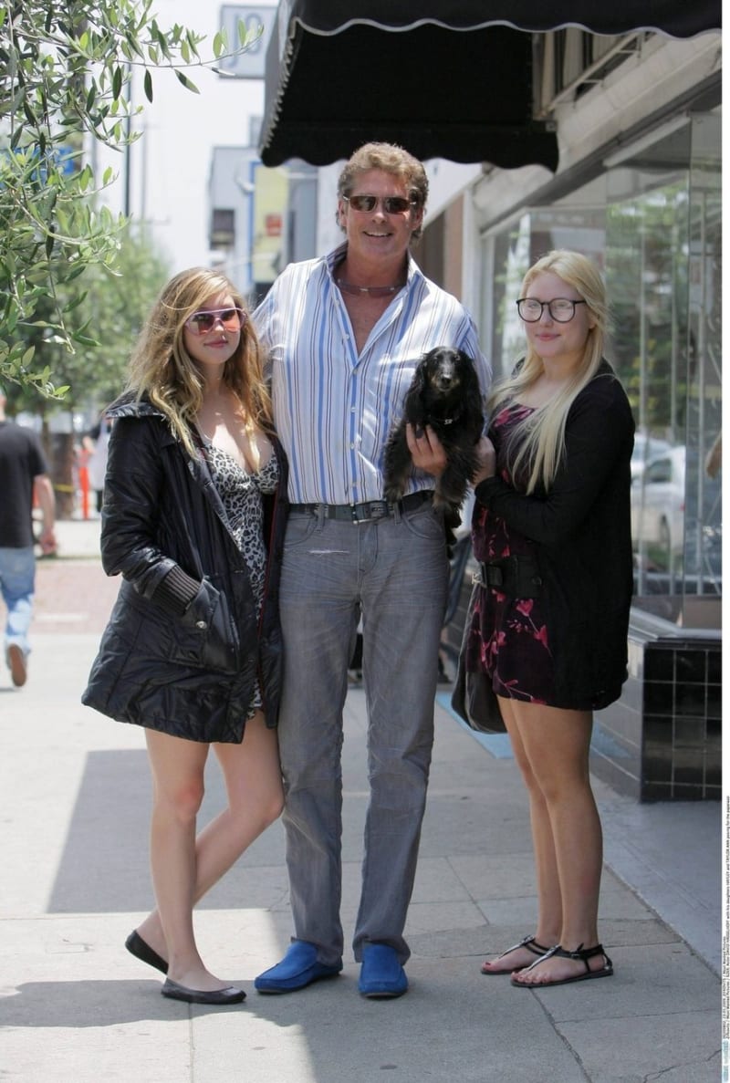 David Hasselhoff s dcerami Hayley a Taylor s rodinným mazlíčkem