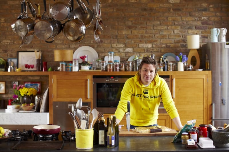 Jamie Oliver... kuchař, který zvládne uvařit snad vše a ještě ke všemu to výborně chutná i vypadá