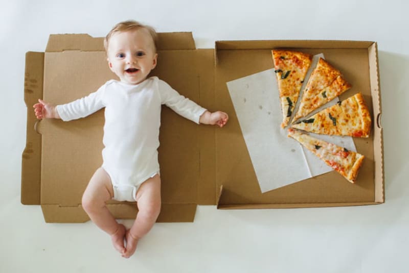 Žena fotila svého syna s pizzou 4