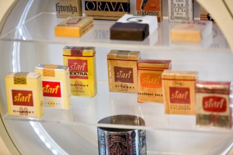Každý kuřák s úctou ke svému kuřáckému image kouřil Startky. Tabáková firma Philip Morris ve své továrně sice staré krabičky od Startek vystavuje, loni ale oznámila, že s výrobou legendárních českých cigaret končí.Byl to smutný den pro všechny hipstery.