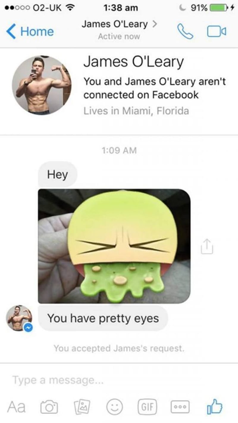 Kluk poslal holce fotku svého penisu.