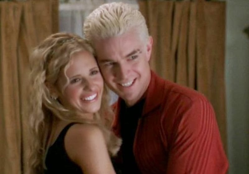 Buffy a Spikeovi to slušelo, protipóly se zkrátka přitahují