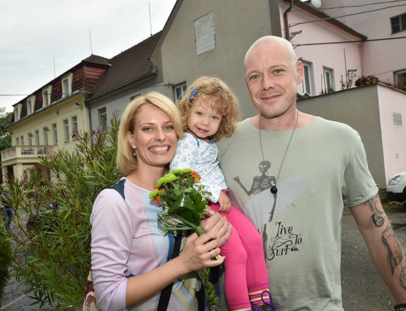 Kristýna Kloubková s dcerou Jasmínou a partnerem Karlem