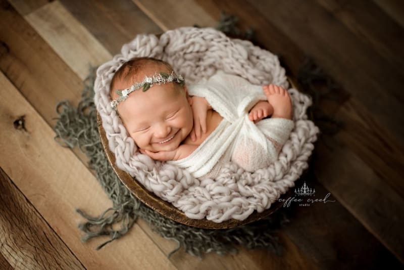 Fotografka pomocí aplikace přidala novorozencům zuby 10