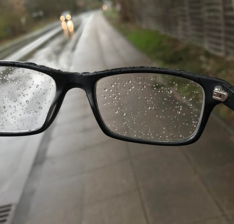 Mokré brýle dokážou vytočit každého.