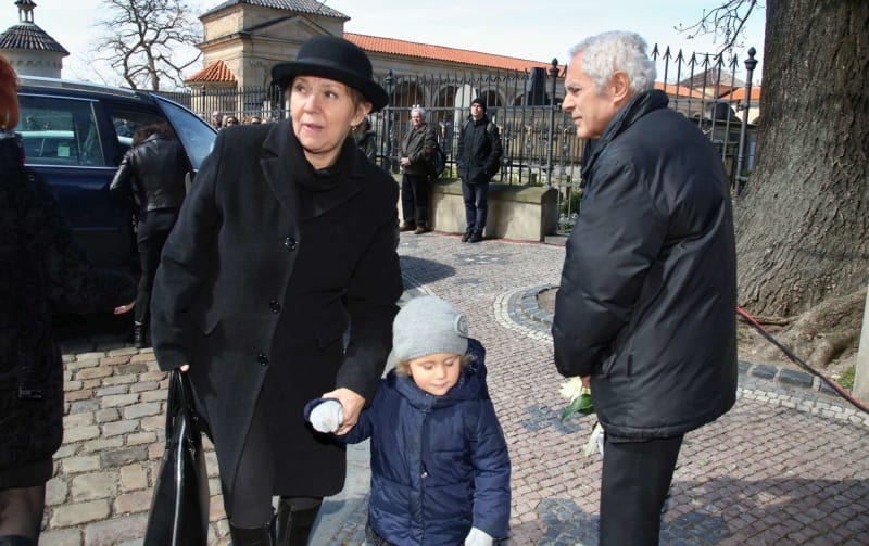 Lenka Termerová s manželem a vnučkou