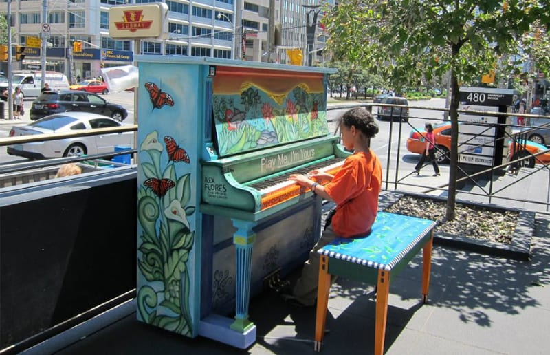 Klavír z projektu "Play me, I‘m yours"... Toronto, Canada, 2012