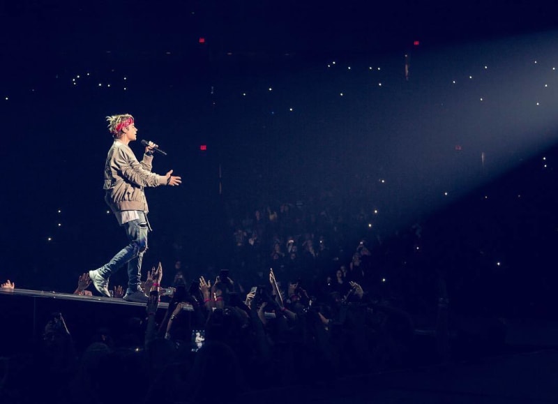 Justin při koncertě