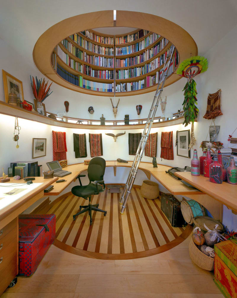 Obrovská knihovna ve stropě... Úžasné dílo