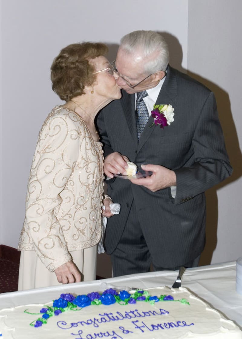 Larry Stahl, 84, a Florence Stahl, 87, svatba v domově důchodců