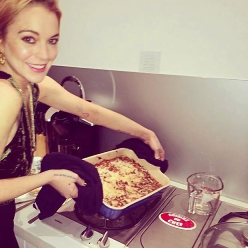 Lindsay Lohan v kuchyni