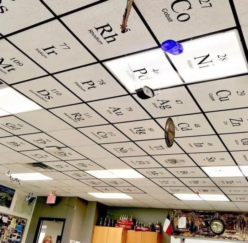 Takhle by měl vypadat strop každého chemikáře!