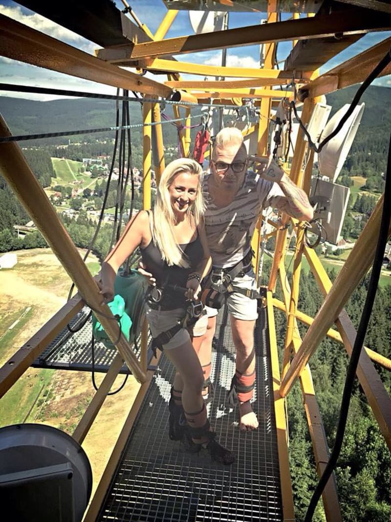 Veronika Sasková a Jaro Smejkal se z hecu rozhodli skočit bungee jumping. Jak to dopadlo?