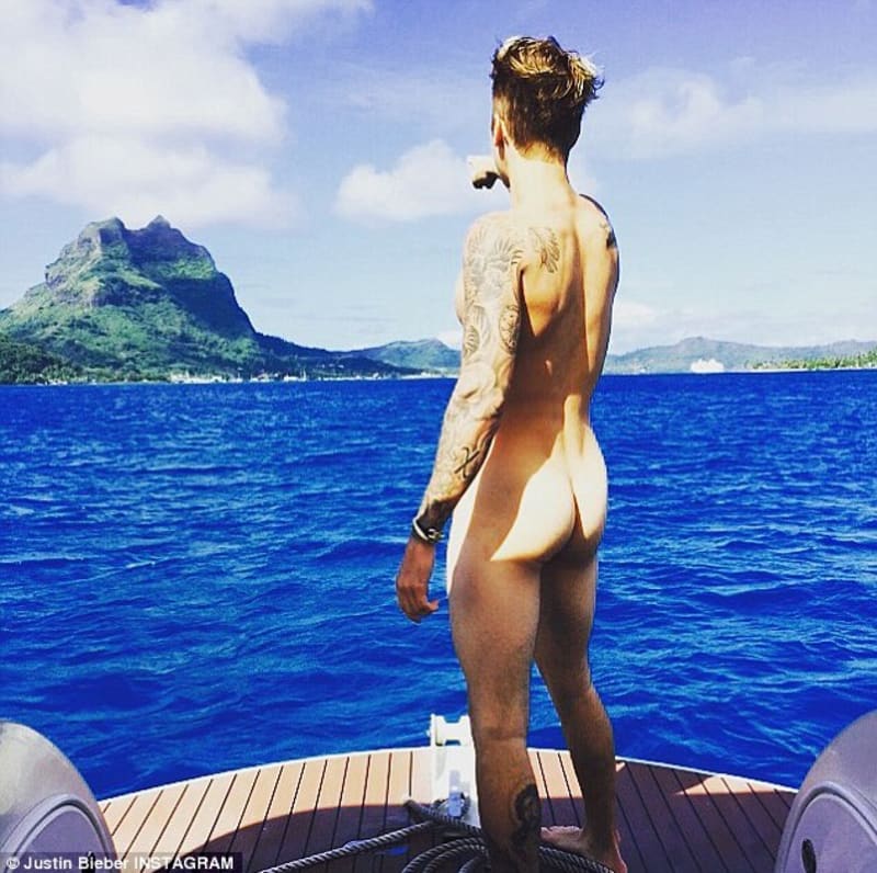 Justin Bieber ukázal fanouškům svou holou prdelku