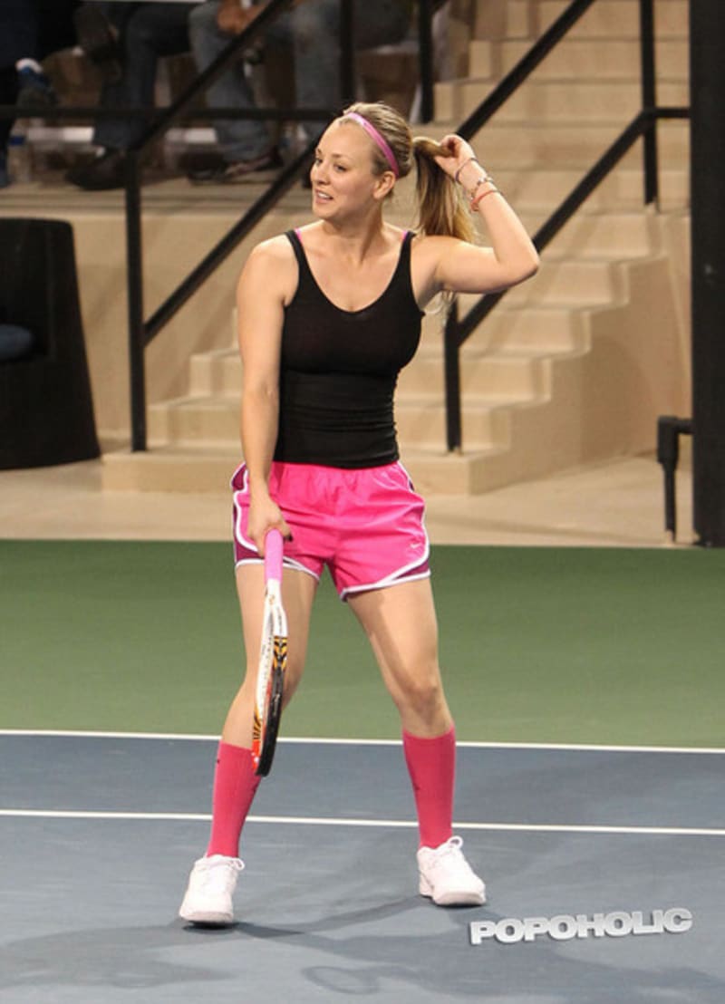 Kaley Cuoco hraje tenis s manželem - Obrázek 5