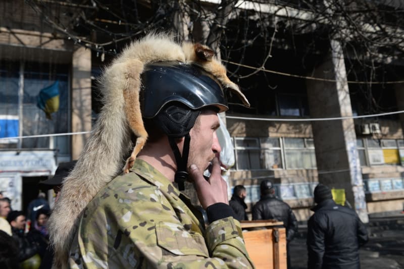 Bojovník na barikádě v Ukrajině