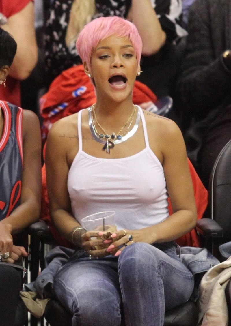 Rihanna s novou barvou vlasů - Obrázek 2