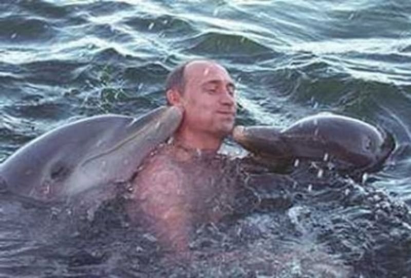 Ruský prezident Vladimír Putin se s velkou oblibou fotí s různými zvířaty - Obrázek 6