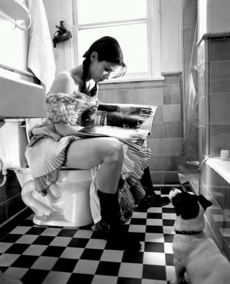 Sandra Bullock  na záchodě ráda předčítá svému pejskovi.
