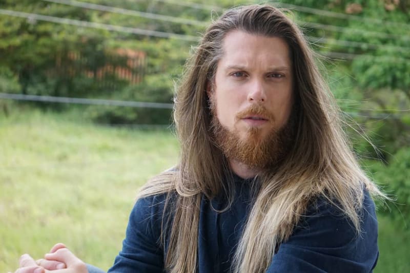 Sexy muži s dlouhými vlasy 10