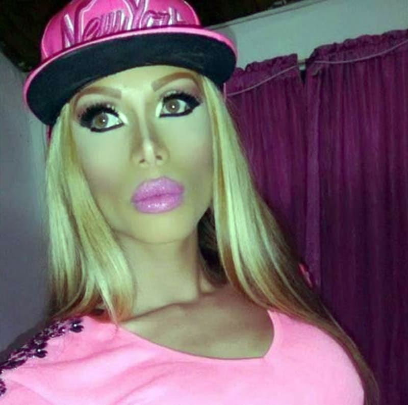 Trans Barbie z Kolumbie - Obrázek 2