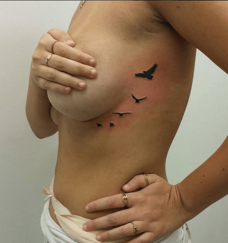 Sideboob tattoo - Obrázek 10