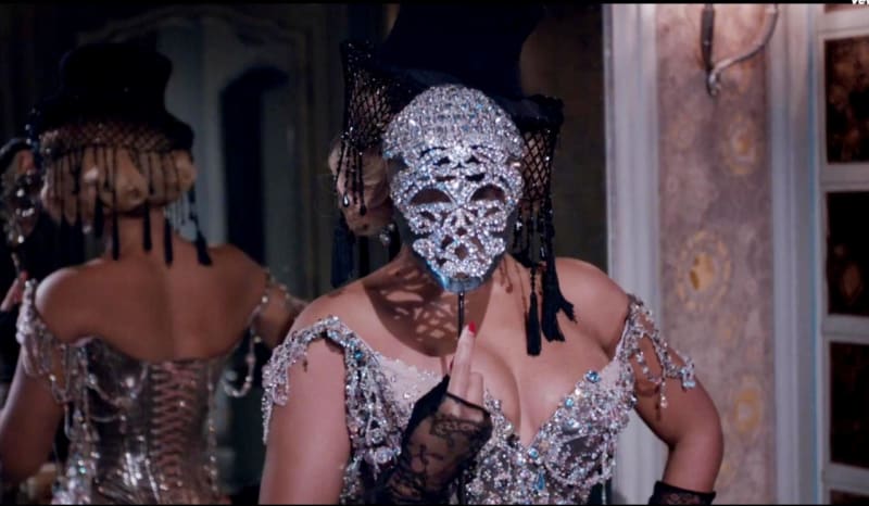 Kdopak se skrývá za maskou? Beyoncé ve svém novém klipu Partition