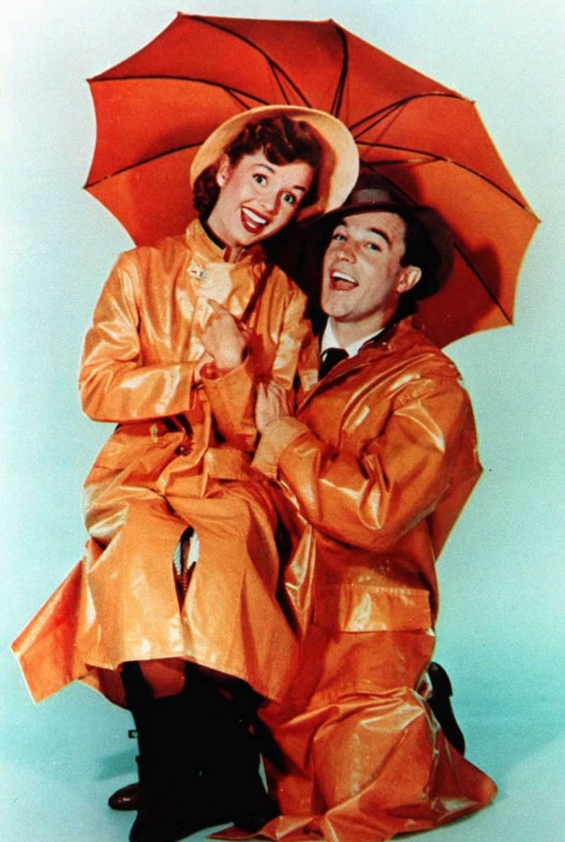 Debbie Reynolds se objevila například v legendárním snímku Zpívání v dešti.