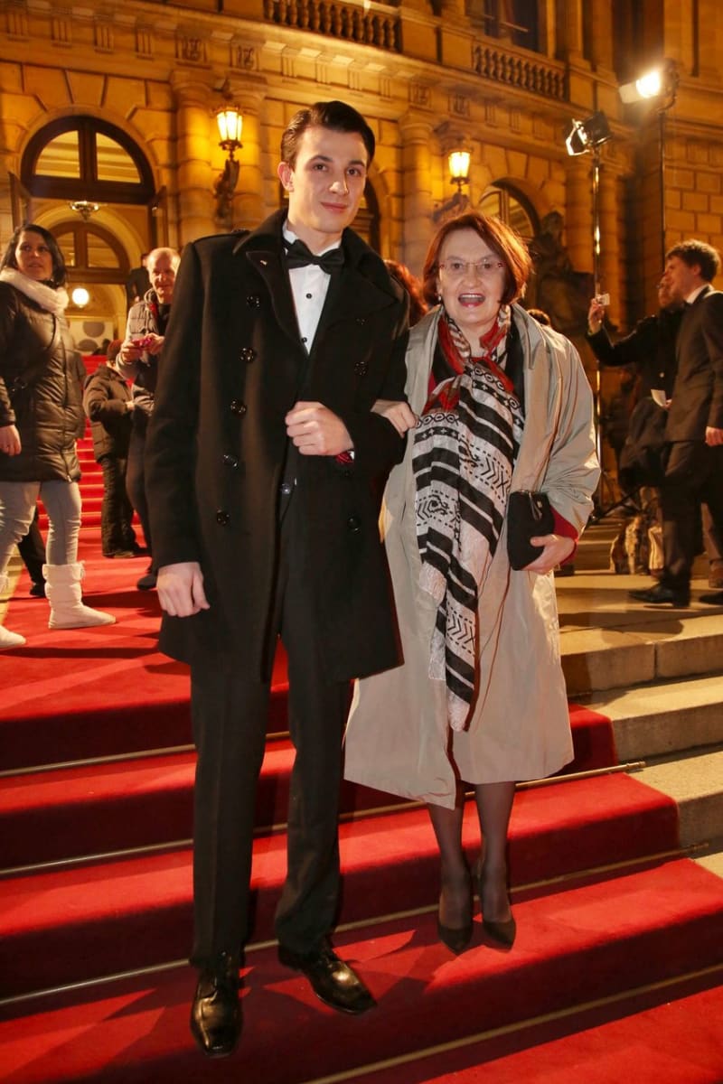 Eva Holubová se synem Adamem.