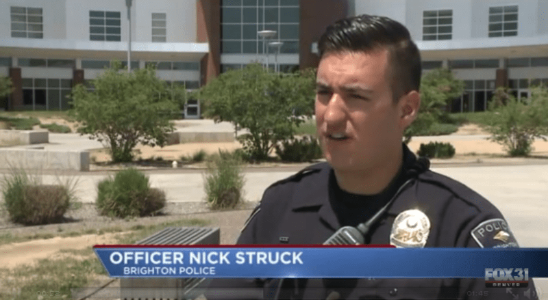 Policista Nick Struck, jehož gesto obletělo celý svět.