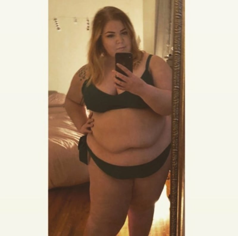 Obézní žena kašle na diety a fotí se v bikinách 8