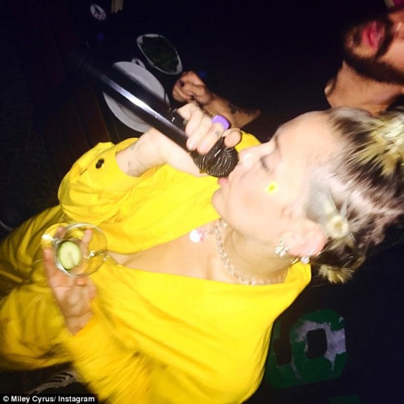 Karaoke Miley zbožňuje
