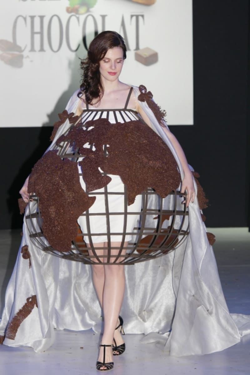 Šaty k nakousnutí na pařížském Salónu čokolády