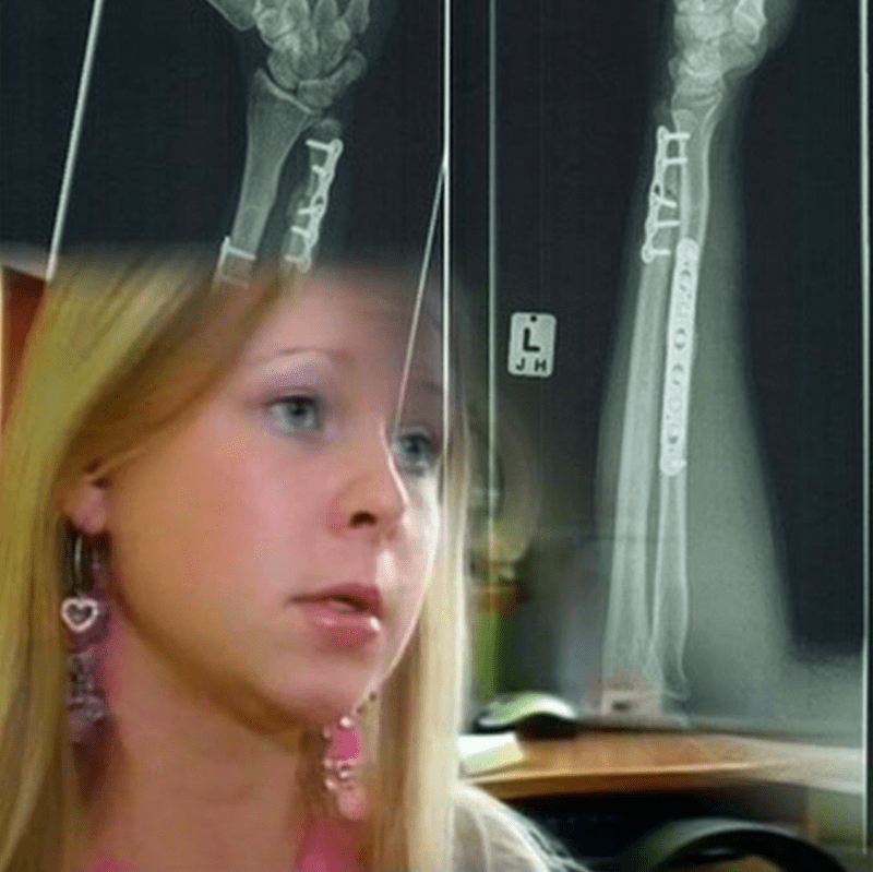 6) Natasha Demkina má rentgenový zrak. Prý může vidět kosti jiných lidí.