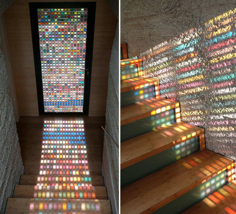 Sleněná mozaika ve dveřích... Dodá bytu krásné zářivé barvy