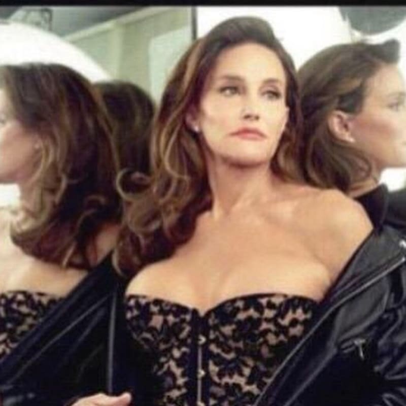 Tady už je z něj Caitlyn Jenner s umělými trojkami a možná ještě něčím navíc, co ženám nepatří.