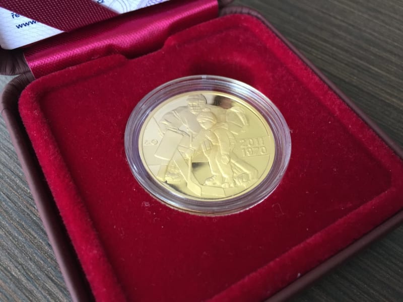 Takto vypadá jedna ze zlatých pamětních mincí Dominika Haška