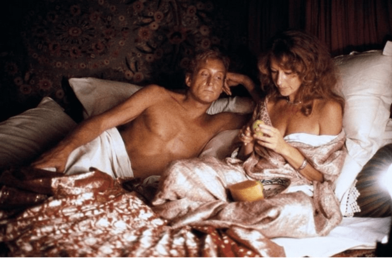 mladý Tywin Lannister (ve filmu Pascaliho ostrov - 1988) - Charles Dance čeká na hříšné jablíčko od Helen Mirren