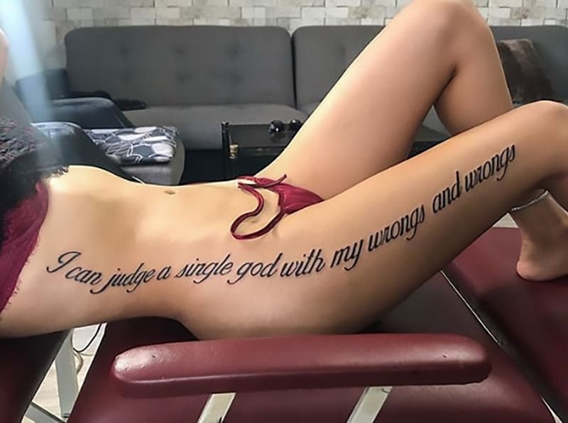 Instagramová modelka a špatně přeložené tetování 1