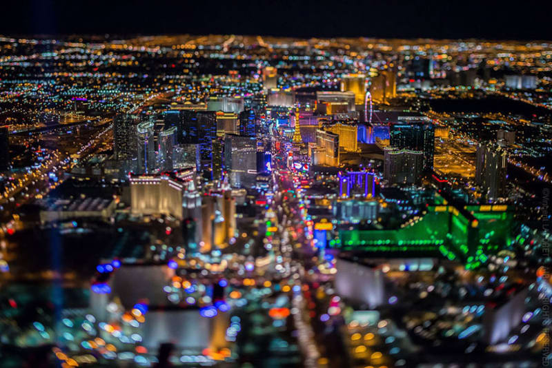 Noční Las Vegas z výšky. No není nádherné?  - Obrázek 2